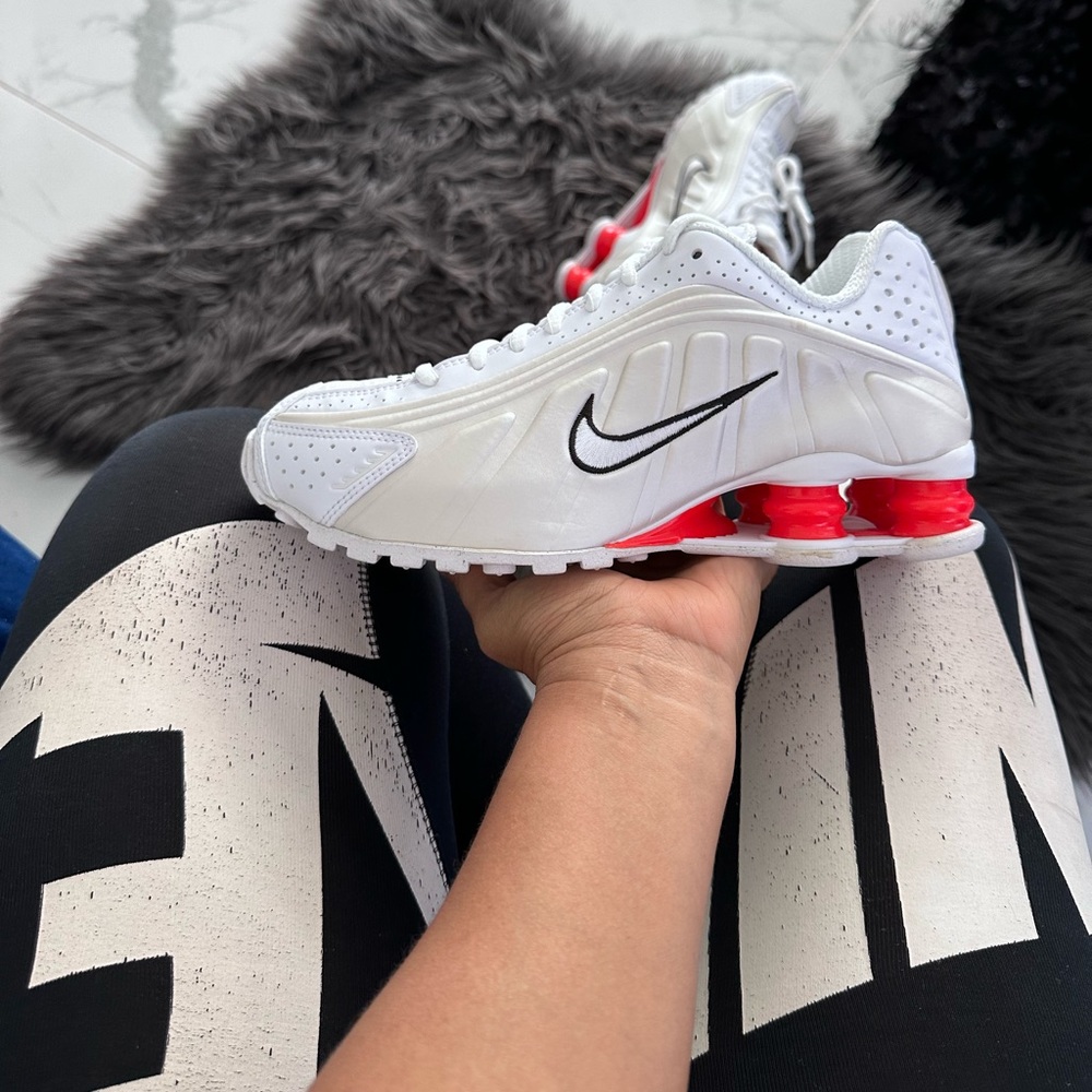 Nike Shox R4 - Picture 2 of 12
